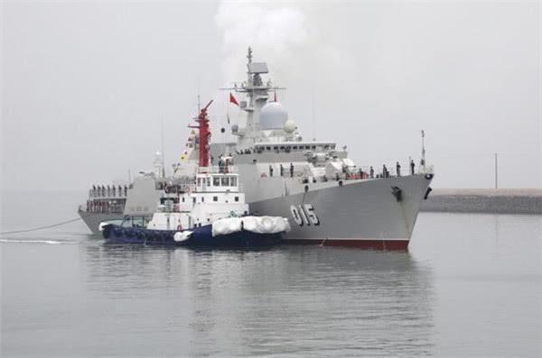 4月21日,越南“陈兴道”号护卫舰抵达青岛港。郑楠摄