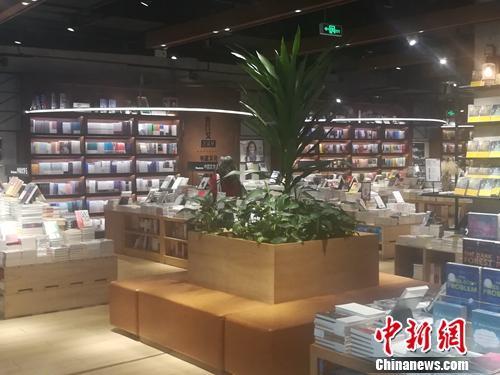 一家很有特色的书店。中新网 上官云 摄