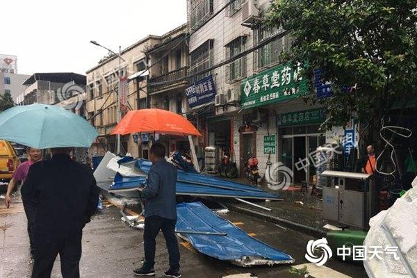 22日，受强对流影响，广东省和平县下车镇出现12级阵风。（杨腾福/摄）
