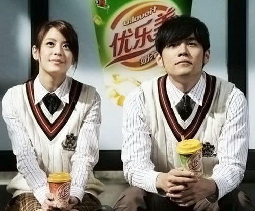 羞涩的表情，青涩了时光，有木有初恋的感觉呢？