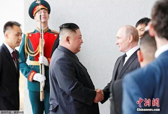 4月25日，朝俄领导人在俄符拉迪沃斯托克举行会晤。