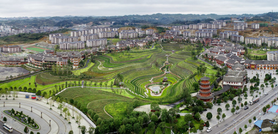 在全国政协的鼓励和支持下,恒大集团结对帮扶贵州省毕节市大方县,三年
