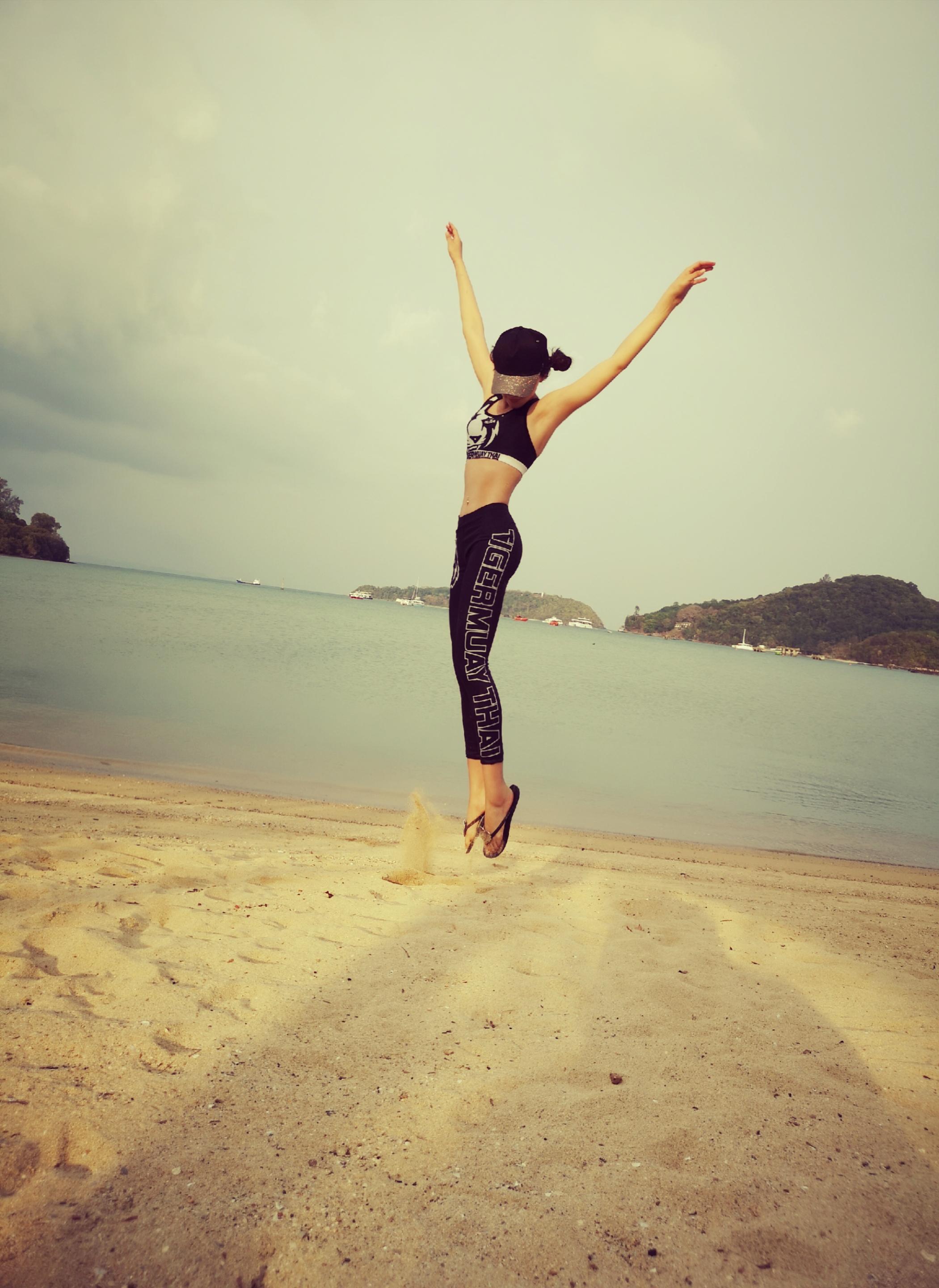 陶慧空降直播庆生直言穿钢铁侠衣服看复联