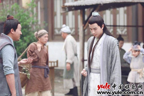 许仙菜市场看蛇