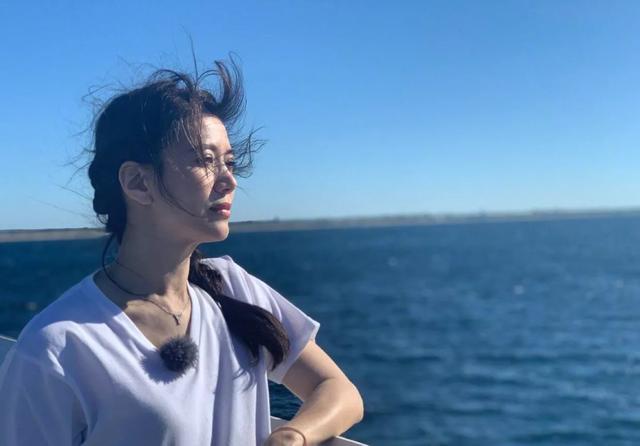 当天晚上，袁咏仪也在社交上平台上转发并发文表示力挺：“辛苦啦，期待你的新作！”