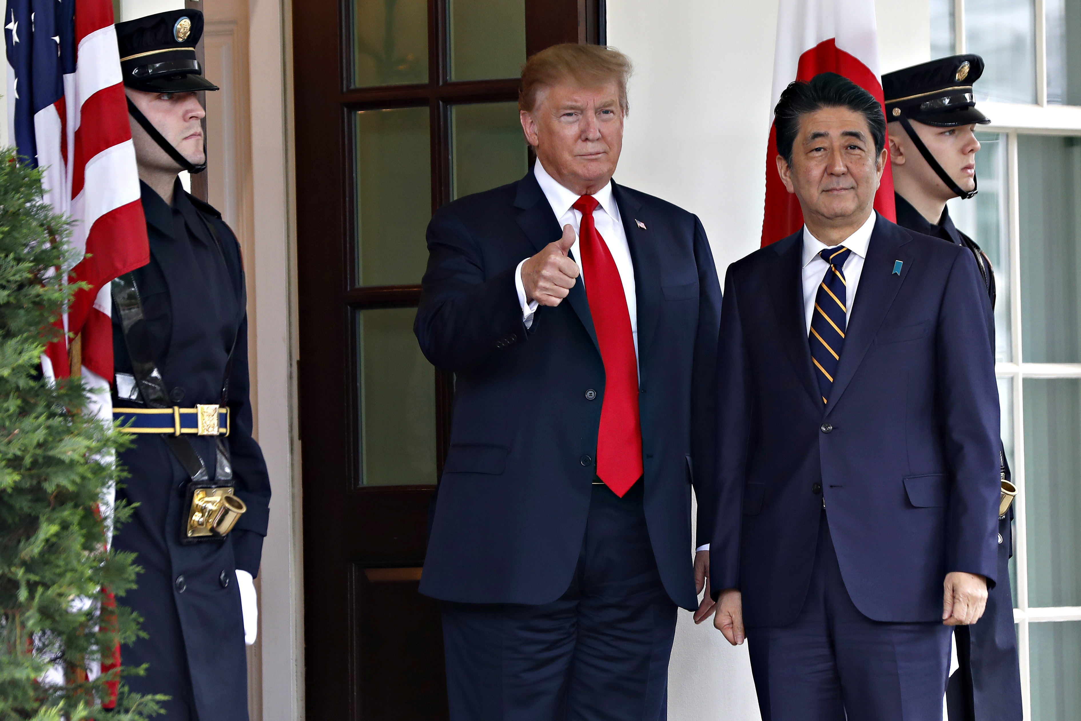 日本首相安倍晋三访美会晤特朗普