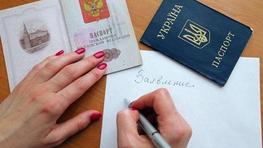 普京称获得俄罗斯身份的简化程序可以扩展到全部乌克兰人 (图源：俄新社)