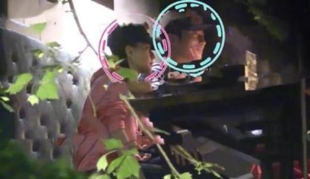 拥吻图也有,算是很实锤了。