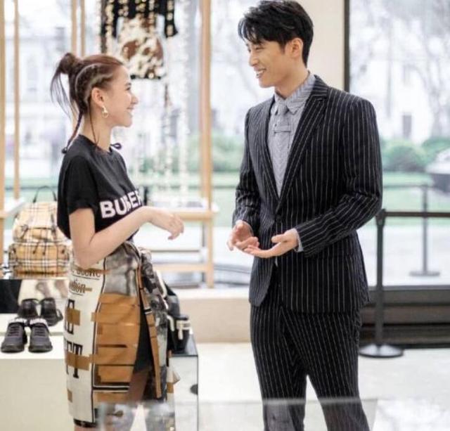 这波承认后,哗啦啦又继续上了几个热搜。