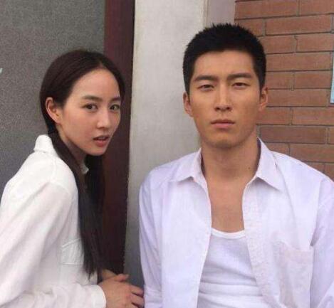 赌王千金何超莲就比较厉害了,长得漂亮,追求她的人很多很多,年纪不大,谈过的男朋友却不少。