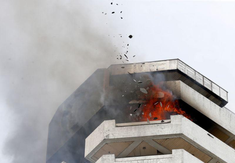 菲律宾首都一公寓楼起火致1死6伤。(图源：美联社)
