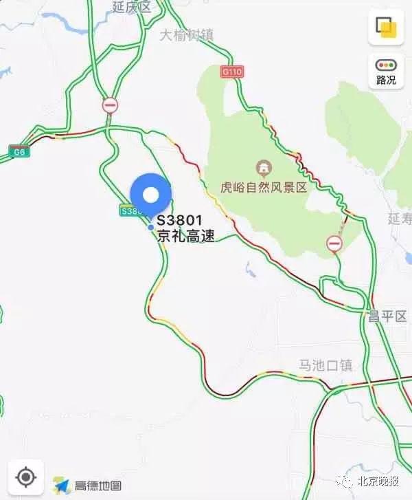 早上，京礼高速出京方向车多流量大；京藏高速出京方向居庸关至八达岭车行缓慢。