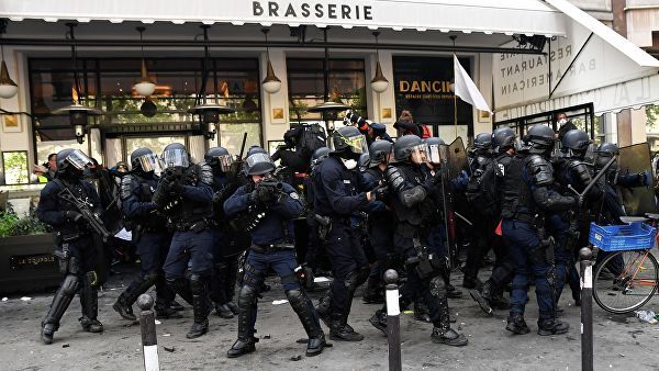 示威现场法国警察 来源:俄新社
