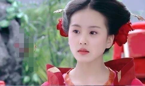 《聊斋奇女子》的辛十四娘，小编觉得红色最适合她。