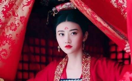 《大唐荣耀》的沈珍珠，景甜这一身红色打扮，尽显高贵气质！