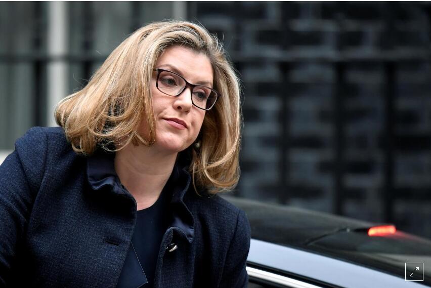 继前任因泄密华为事件被解职后英国任命首位女性国防大臣