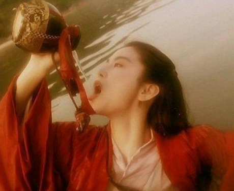 Angelababy/杨颖，在《跑男》真人秀节目中，出演过东方不败的角色。