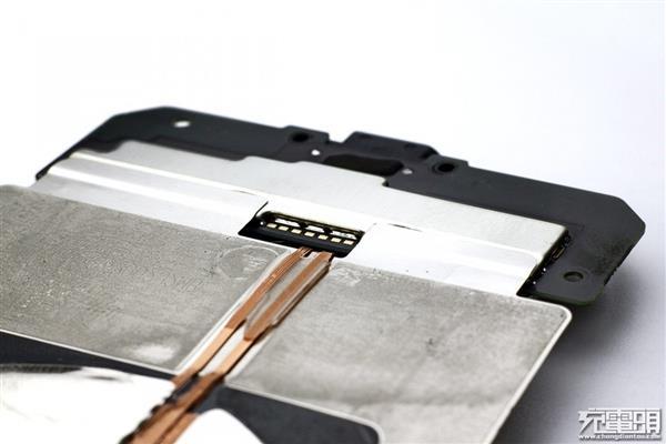 拆解报告：iPhone XS Smart Battery Case智能电池壳（A2070）