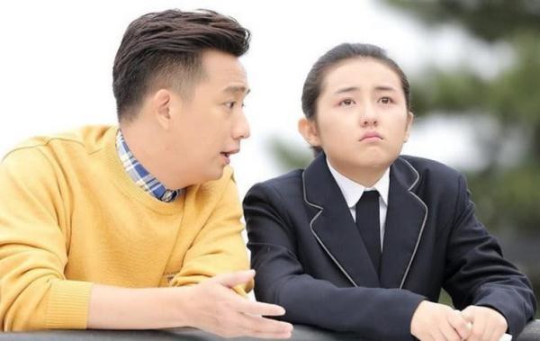 和彭彭在《快把我哥带走》里饰演兄妹，两人戏里戏外拌嘴互怼，感情十分要好。