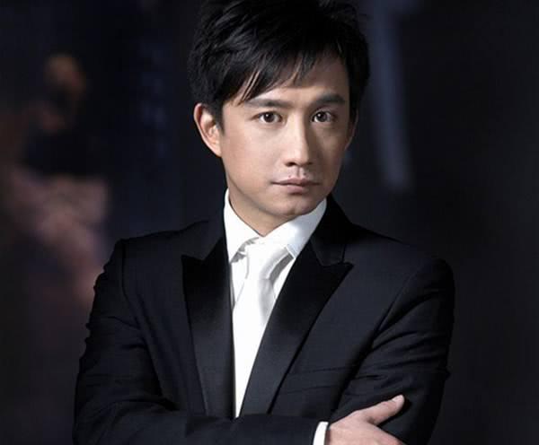 遇到陈伟霆这种不按套路出牌的，黄老师也没辙了。