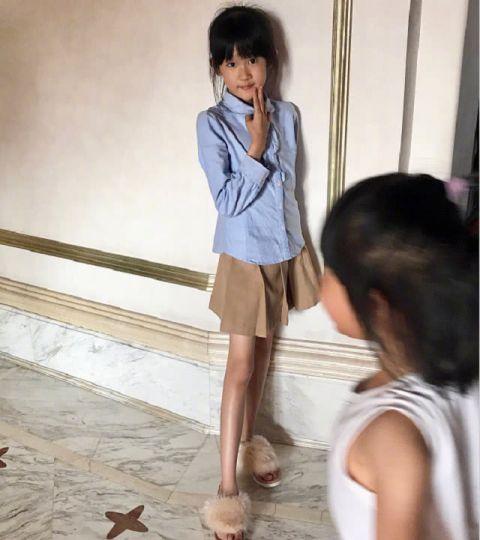 多多长大后气质出众但看到陆毅女儿才懂啥叫漫画腿