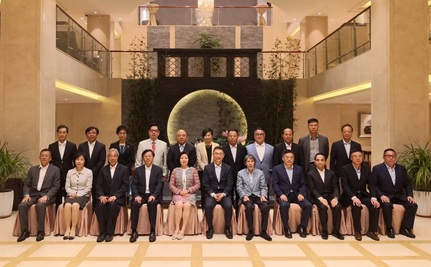周锦辉介绍了澳门中小型企业联合总商会会务工作有关情况,表示将