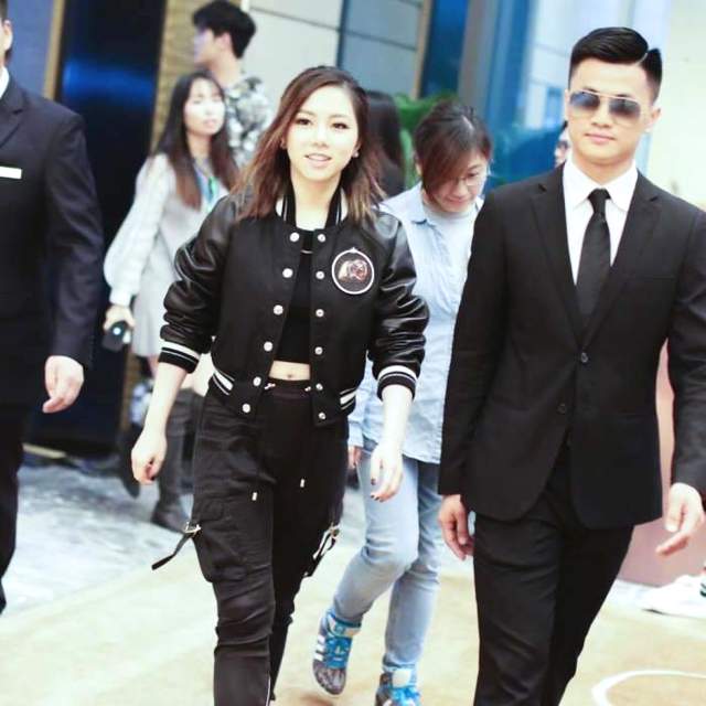 邓紫棋摆脱了皮裤，原来是这么的美，2019年希望她越来越美！