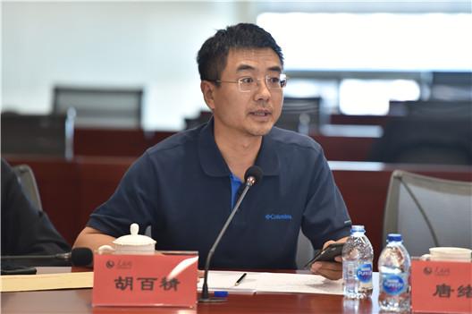 中国人民大学新闻学院执行院长胡百精（翁奇羽 摄）