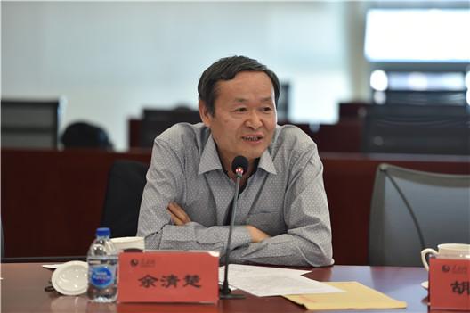 厦门大学新闻传播学院院长余清楚（翁奇羽 摄）