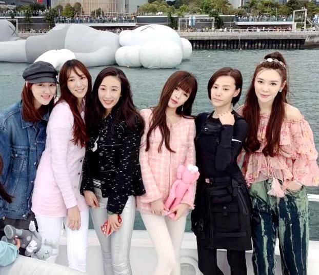 近日，“贵妇团”又更新照片，台湾媒体公开了成员的家庭背景，发现她们老公一个比一个有钱！