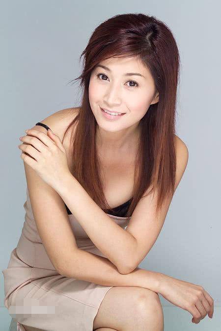 40岁的贾欣惠在7年前嫁给金融才子Stephen后，便随老公移居香港。