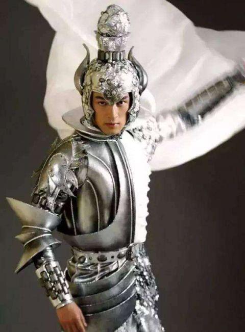 胡歌饰演古装铠甲盘点飞蓬铠甲帅爆了网友无胡歌不仙