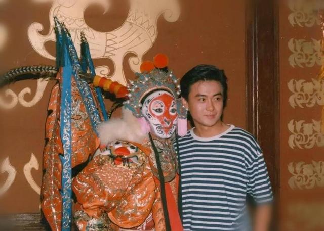 大三时，邢岷山就被导演选中，成为了《武生泰斗》的大男主小林玉昆。