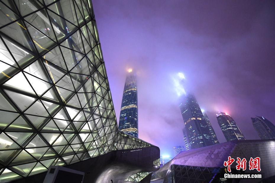 雨后广州夜景绮丽多彩
