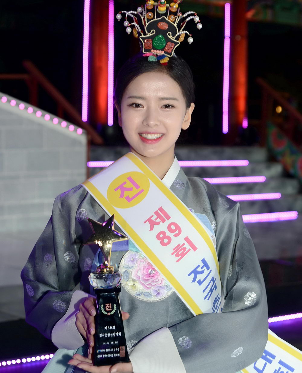 韩国 传统美人 选美大赛落幕21岁女大学生夺冠被赞端庄美