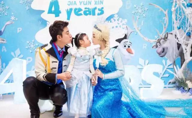 甜馨奶奶见到这般都不由的说道:其实小孩子没必要过生日。