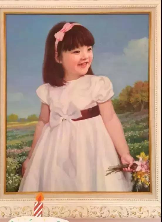 5岁的时候,就已经是盛装打扮了,像个小公主。