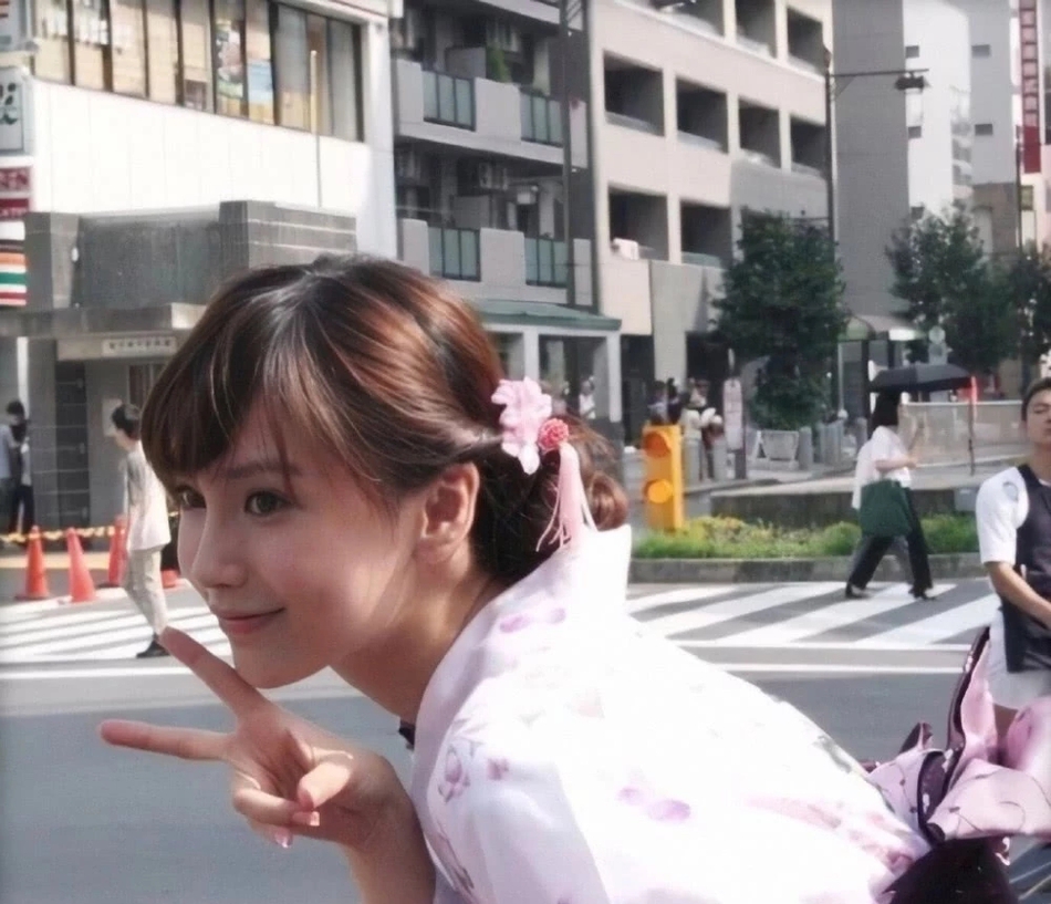 angelababy和服旧照曝光混血颜值洋气甜美