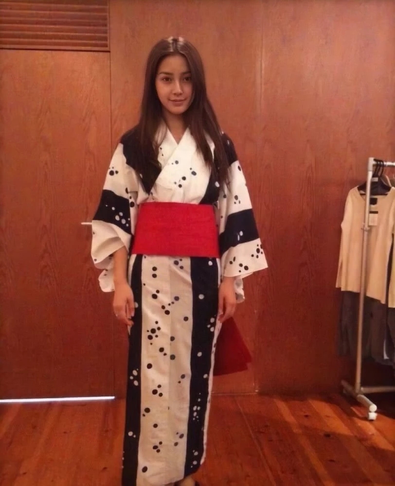 angelababy和服旧照曝光混血颜值洋气甜美