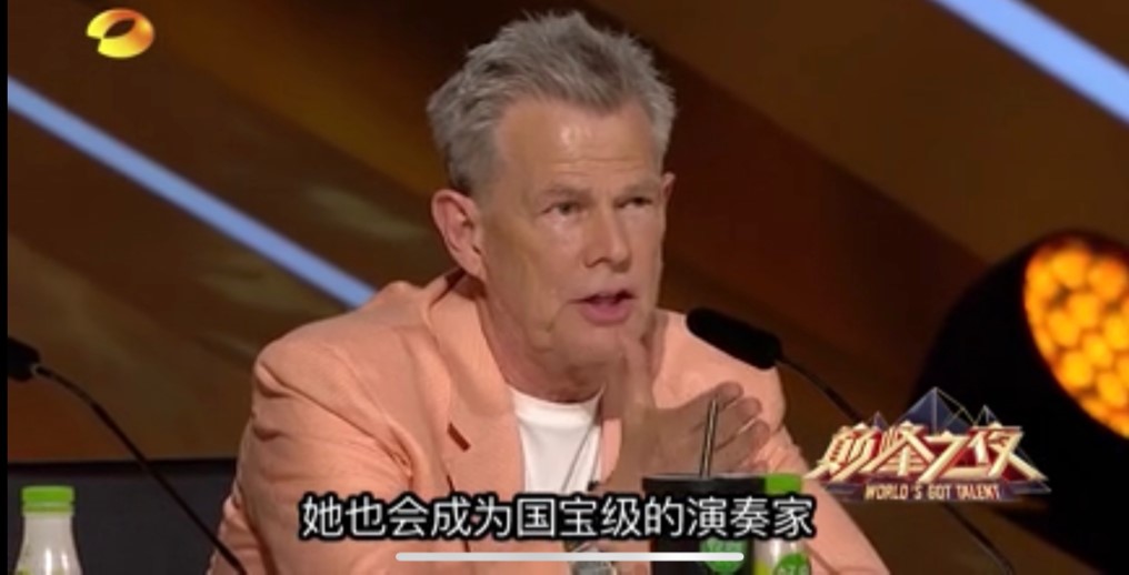 15岁少女陈依妙《巅峰之夜》被赞未来国宝级演奏家 (1).jpg