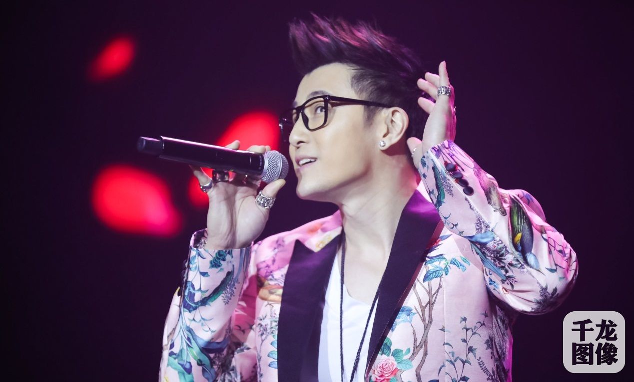 回忆杀!许绍洋再唱薰衣草 还是当年最帅的季晴川