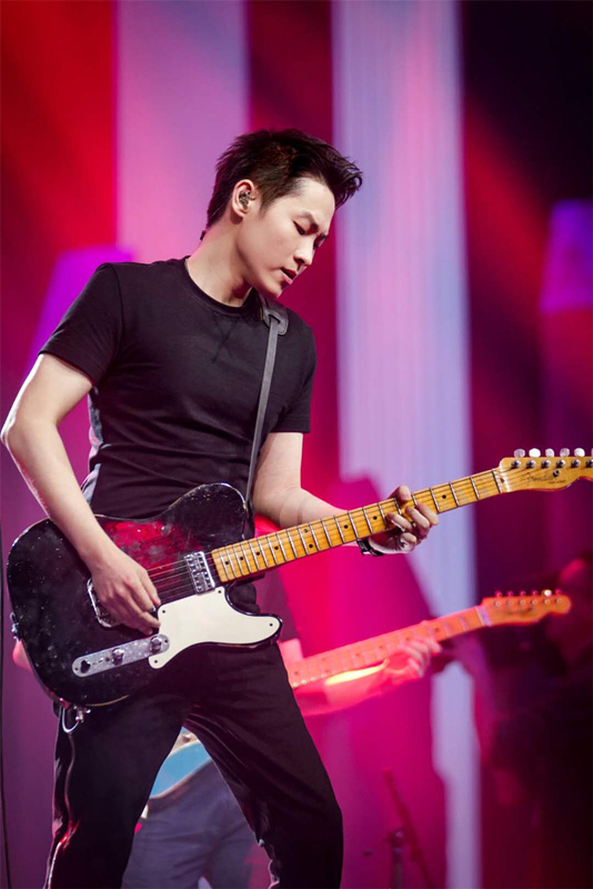 梁博唱作"那个人" 不励志,很心酸