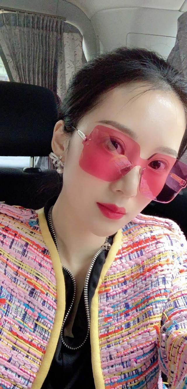 老公林和平忙于自己的事业，李念也在追求着自己的生活方式，“机会是留给有准备的人准备的”。