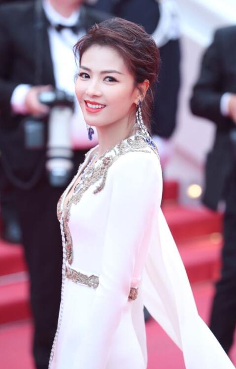 刘涛戛纳红毯照 一袭白色礼服打造倾世之美