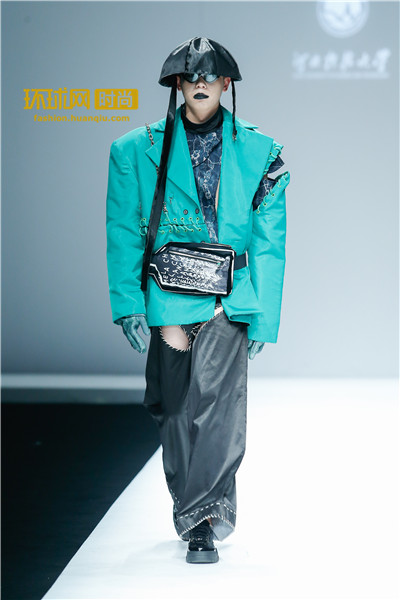 耐久宗教的な取得する大学服装女子台風浸した一致する