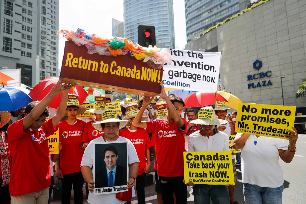 上月，菲律宾民众抗议加拿大在运回垃圾上缺乏行动。图自埃菲社