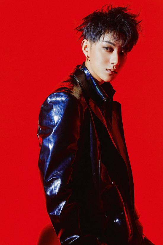 全能艺人黄子韬的第36首新单曲《不劳不获》三组预告海报正式曝光