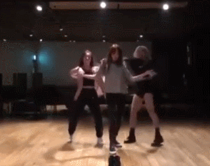 这么完美的身材让网友都变身柠檬精啦!试问谁不想变成李圣经姐姐的身材呢!