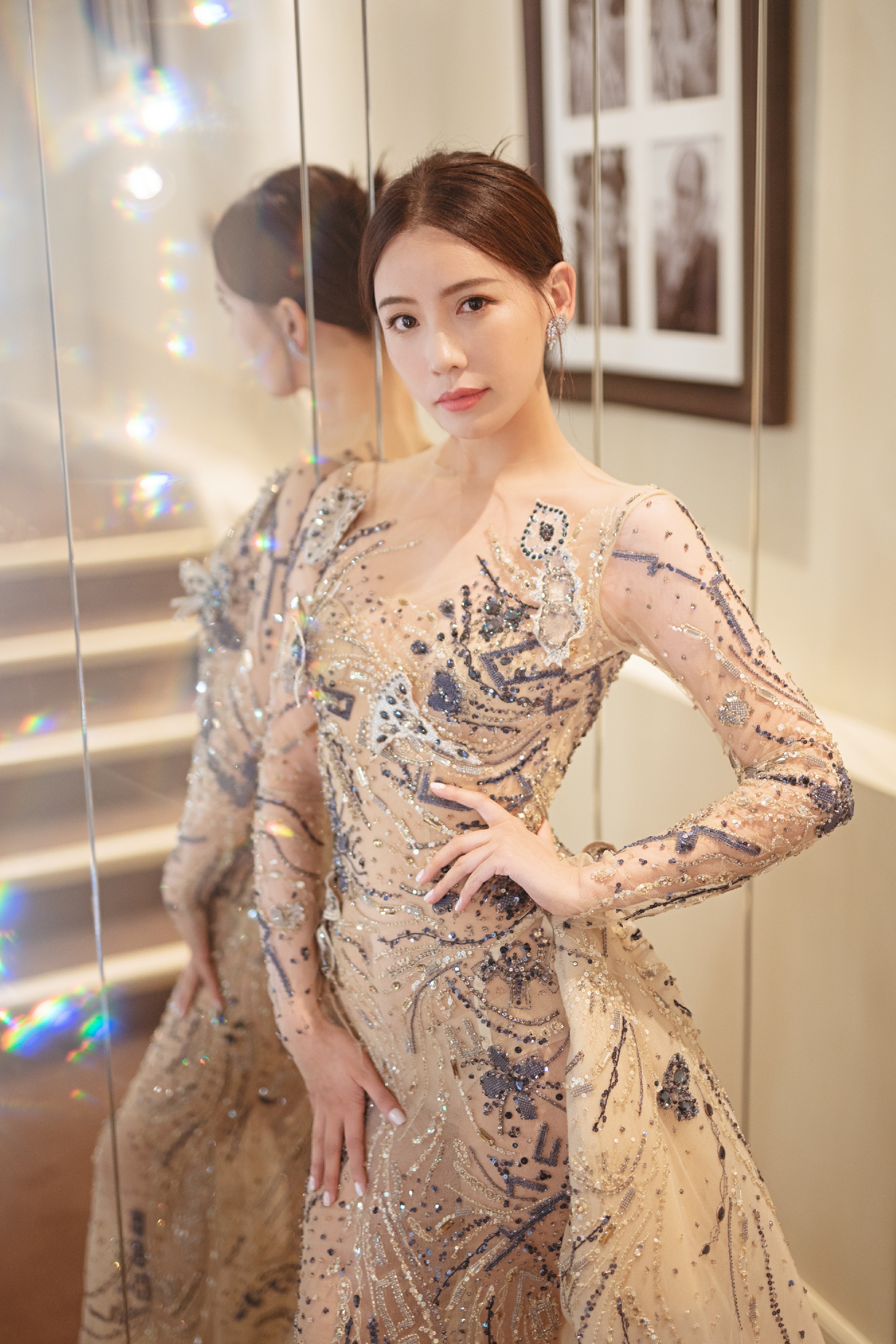 施予斐戛纳红毯高清图曝光气质优雅镂空美背尽显好身姿