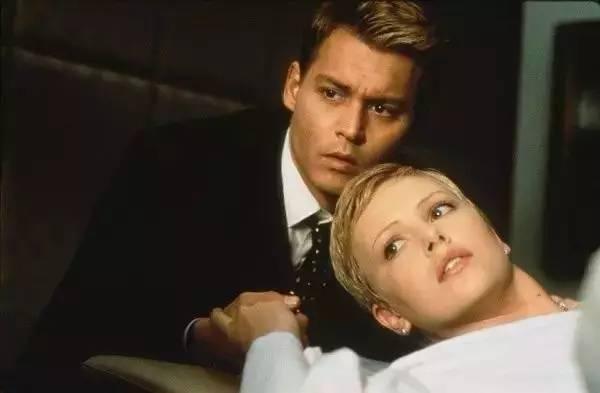 与马克·沃尔伯格,爱德华·诺顿和杰森·斯坦森合作的《偷天换日》